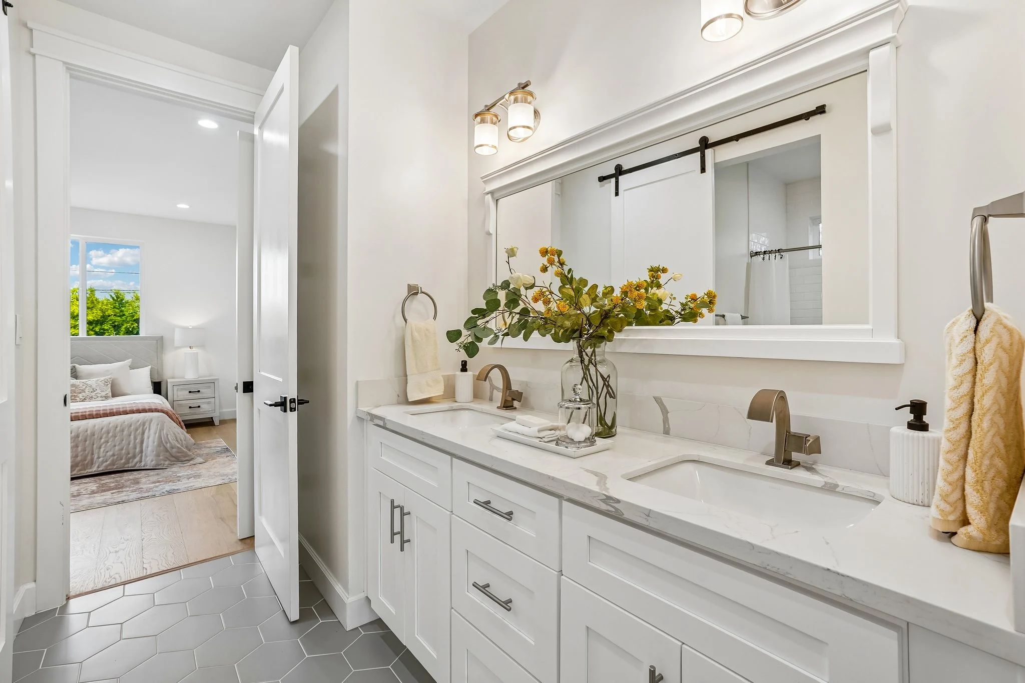 57-web-or-mls-McConnell Ave-S0608-057