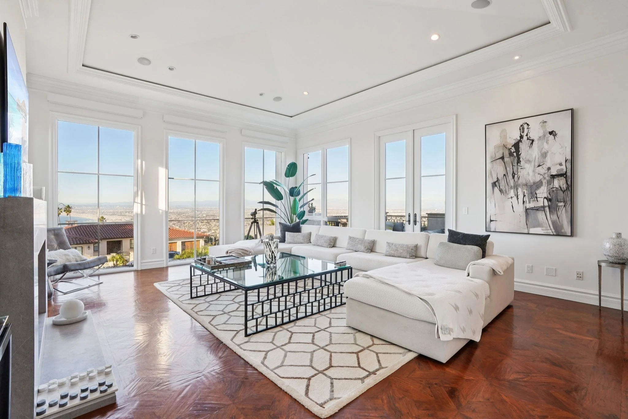 9-web-or-mls-Via La Brea-S3012-009